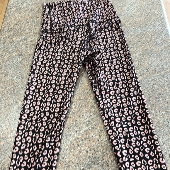 Emily Hsu Designs leggings & sports bra. Leggings size xs Sports bra, size s. - Picture 7 of 11